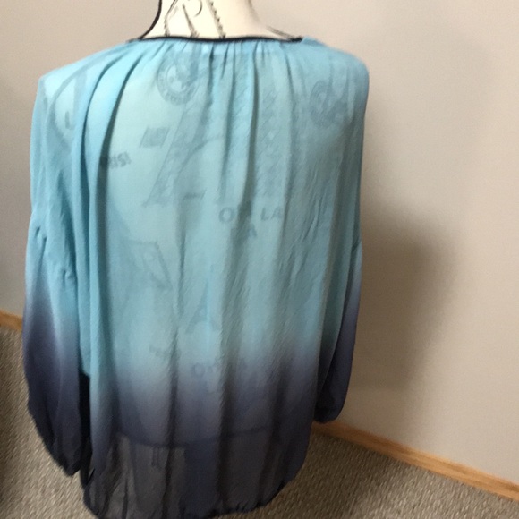 Blouse - Picture 2 of 4